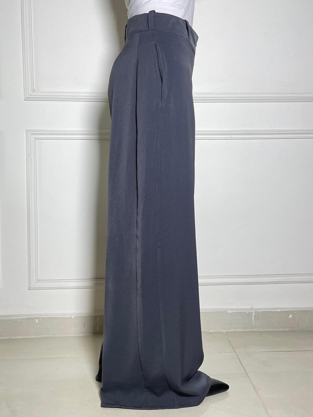 Flowy tailored wide-leg pants