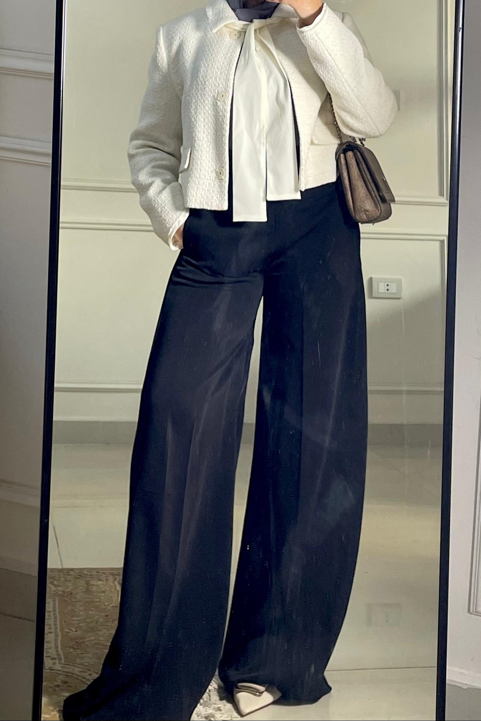 Flowy tailored wide-leg pants